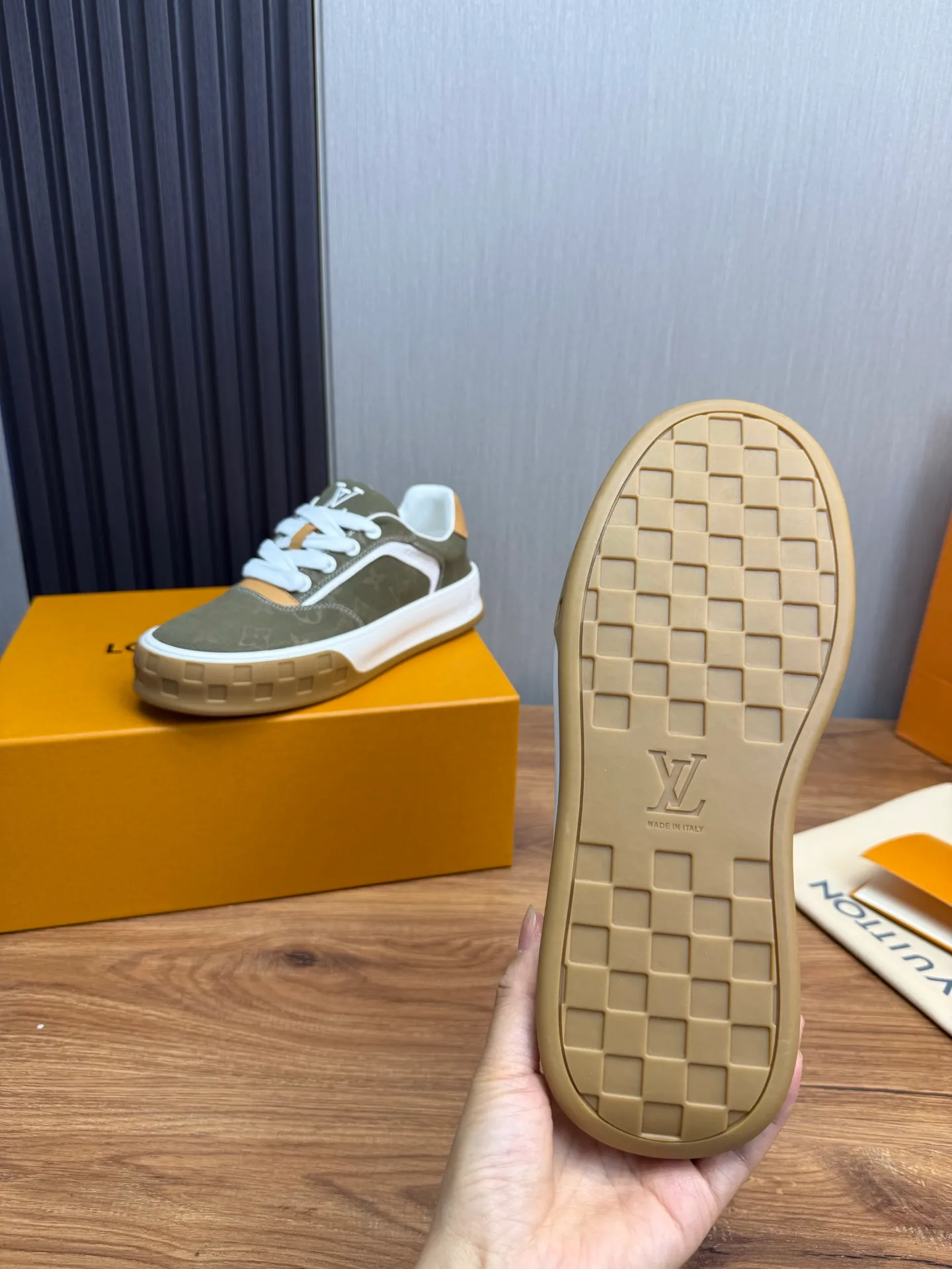Men's shoes 620💰 Lv. Top purchasing agent🇮🇹 Louis Vuitton, sports sneakers counter synchronization, uppers imported from Italy, high-quality splicing and complex handicrafts, imported mesh pads are soft and comfortable, soles: original factory special soles, TPU exclusive movable molded soles super comfortable, original factory single goods, 🔍🔍high quality, you can enter and exit the counter at will, welcome to compare, code number 38-44 (customized 38.45)